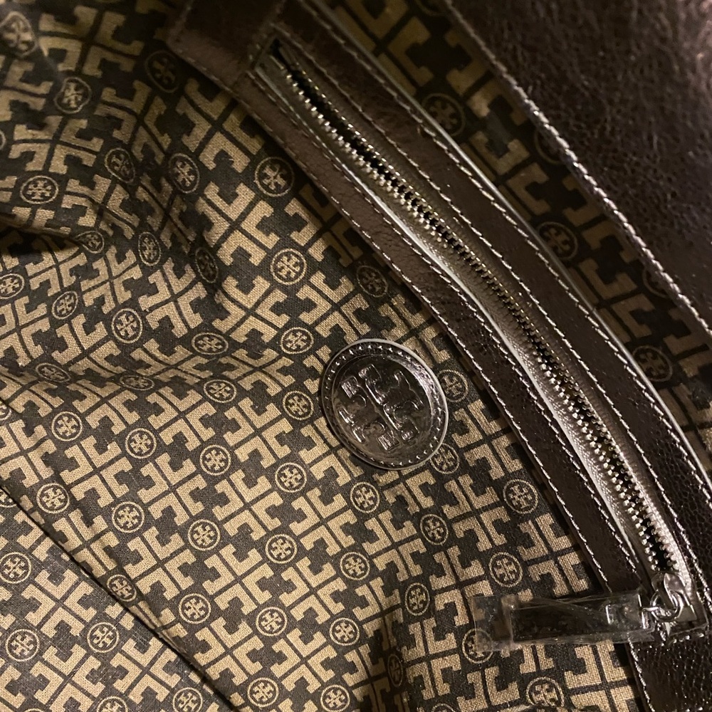 Tory Burch NO FLAWS metallic crossbody/tote/satchel bag. Detachable strap. - Picture 4 of 11